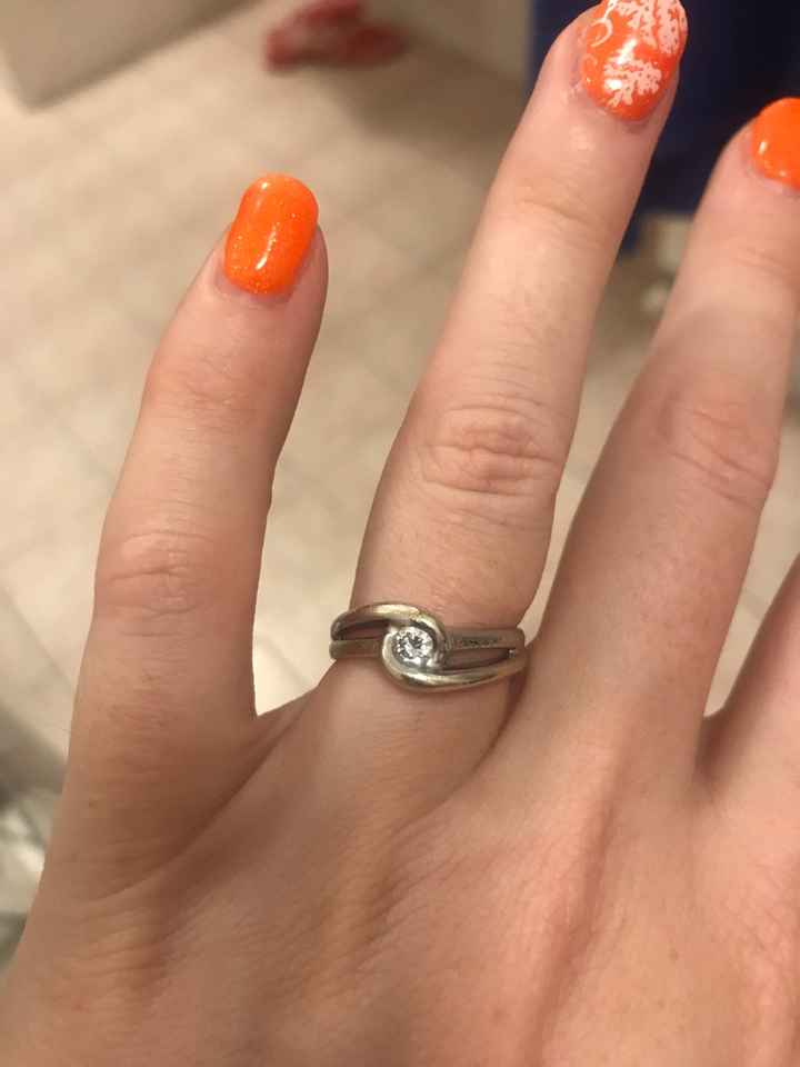 E ora mostraci una foto del tuo anello di fidanzamento! - 1