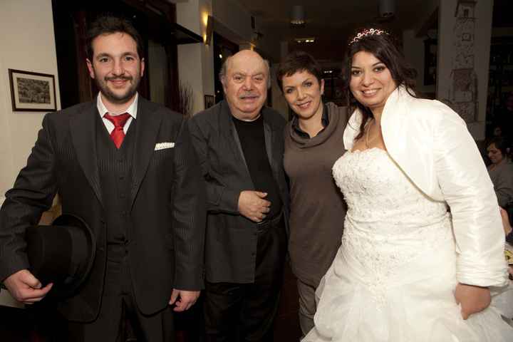 E al termine della giornata in un bar zona nomentana..ecco chi ci fa gli auguri..