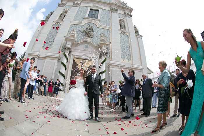 l'uscita dalla chiesa