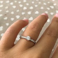 E ora mostraci una foto del tuo anello di fidanzamento! - 1