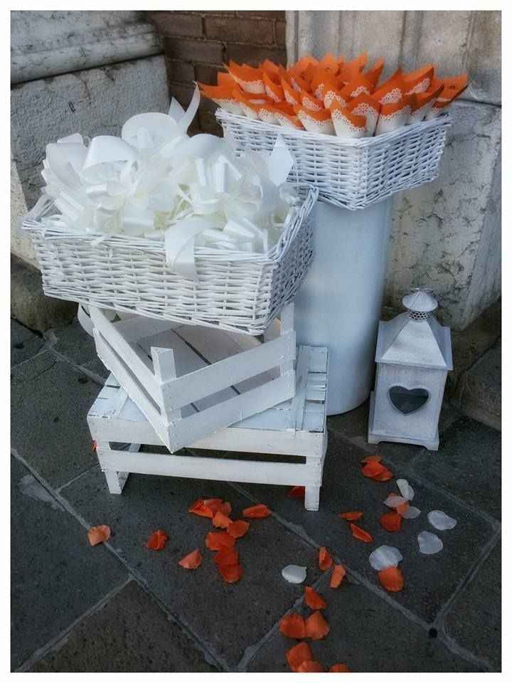 Allestimento fuori dalla chiesa - 1
