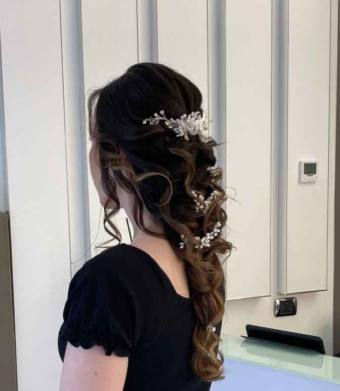 Prova acconciatura, vi piace? L’abito ha una scollatura a v ! - 1