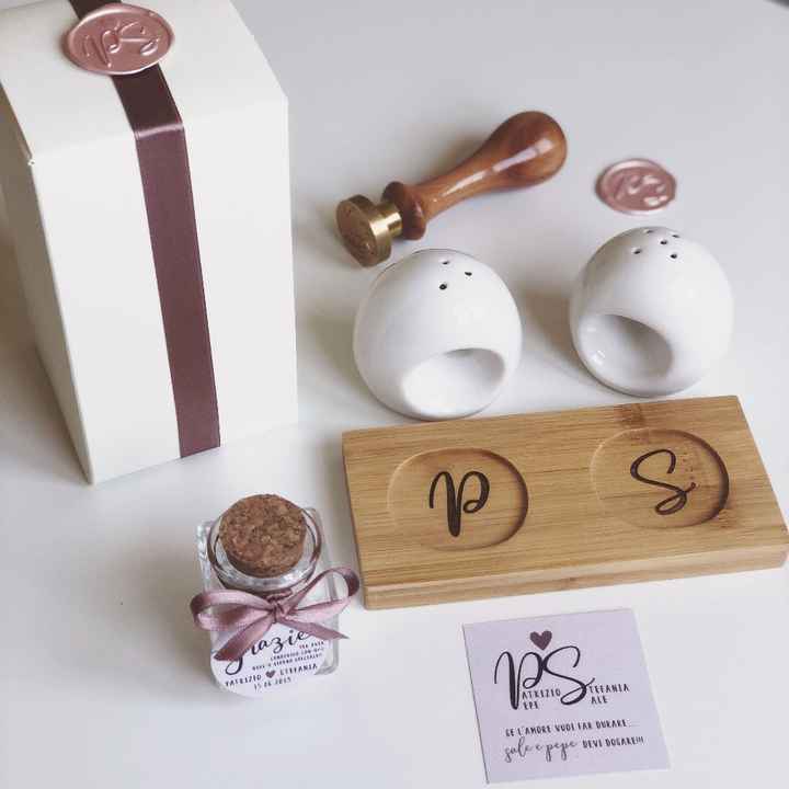 bomboniera e vasetto confetti