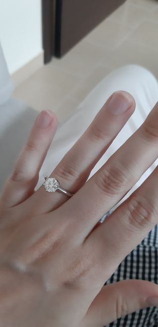 E ora mostraci una foto del tuo anello di fidanzamento! 8
