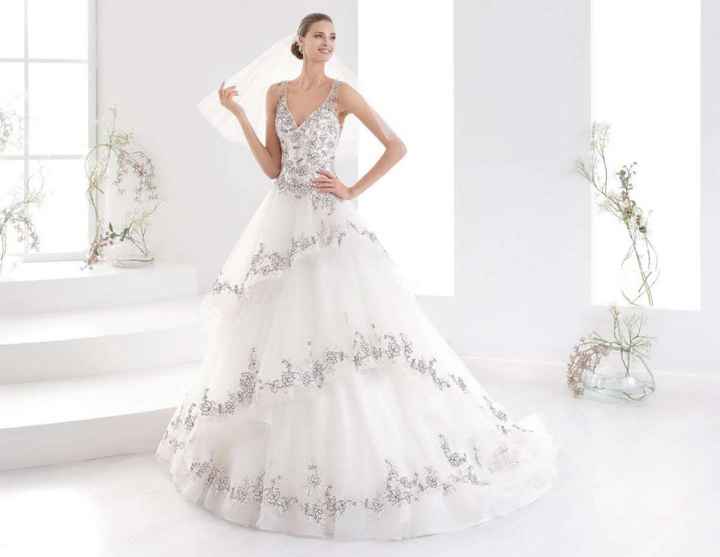 abito aurora 2018 con applicazioni colorate