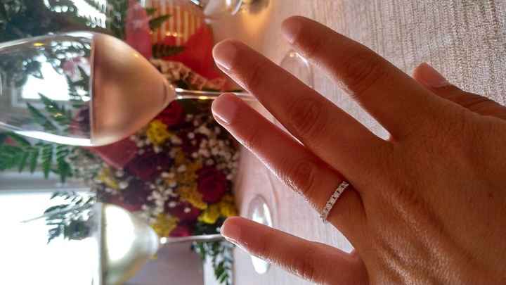 E ora mostraci una foto del tuo anello di fidanzamento! - 1