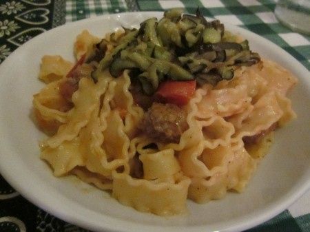 LE MIE REGINETTE NAPOLETANE CON SALSICCIA, MELANZANE E CIPOLLA DI TROPEA CARAMELLATA