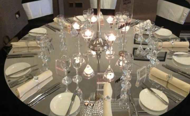 Allestimento specchio sui tavoli - 1