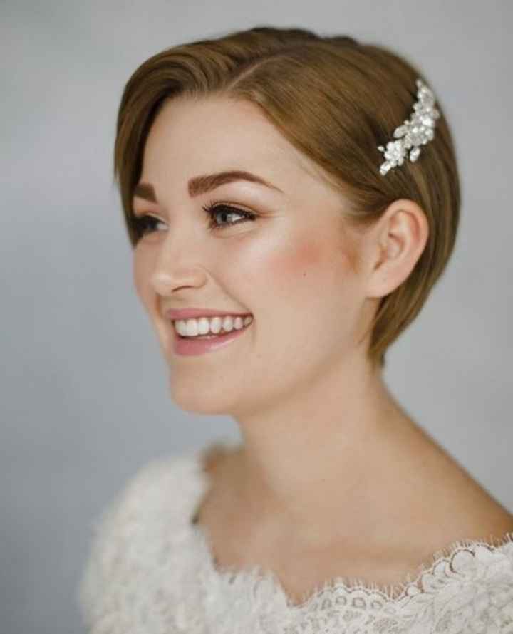 Acconciature e accessori per capelli cortissimi. - 1