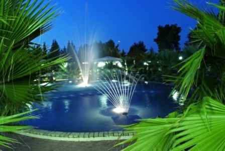 giardino esterno  con piscina