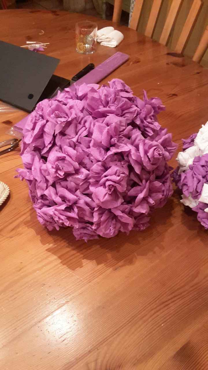 Eccoleeee...le sfere con le rose di carta crespa ^_^ - 4