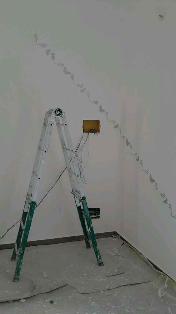 La nostra casetta in fase pittura ^_^ - 1