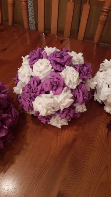 Eccoleeee...le sfere con le rose di carta crespa ^_^ - 5