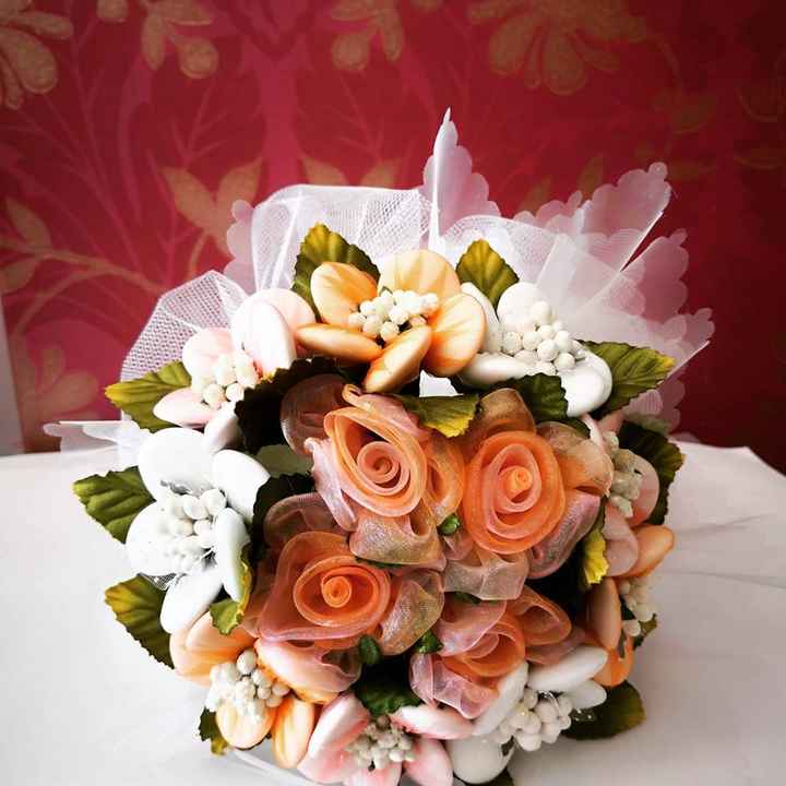 Bouquet sposa con confetti - 1