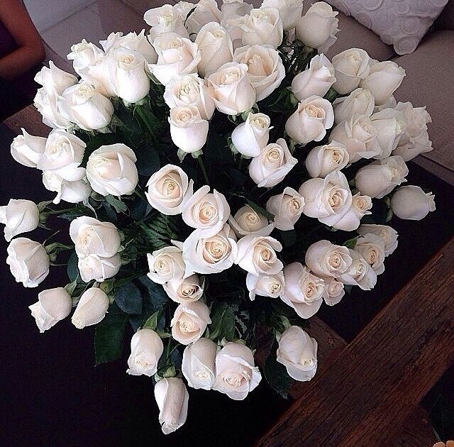 fascio di rose bianche