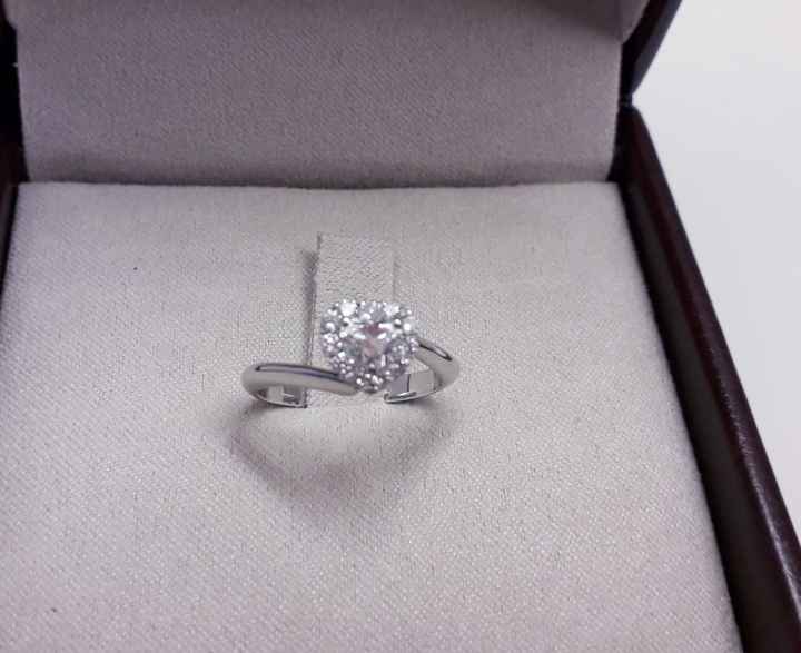 Avete ricevuto l'anello per la proposta di matrimonio?io sì più di uno😅 è per me sono stupendi. Ovvi