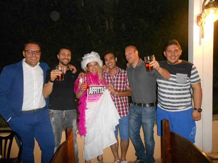 Addio nubilato tavolo vicino