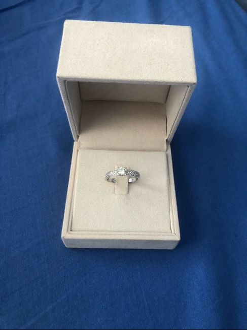 E ora mostraci una foto del tuo anello di fidanzamento! 12