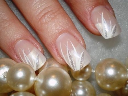 Nail art sposa: luminosa