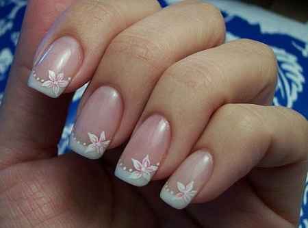 Nail art sposa: fiori
