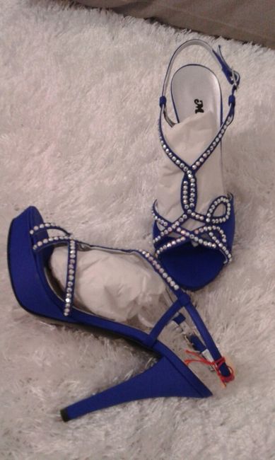 Mi fate vedere le vostre scarpe? - 1