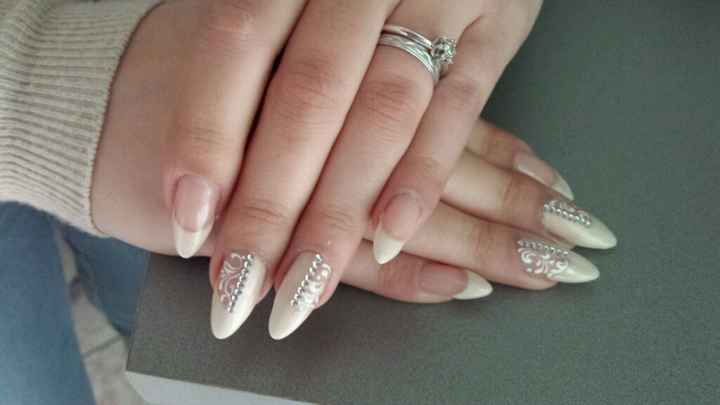 Mi fate vedere le vostre unghie - 1