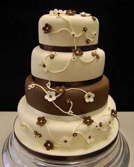 torta ricoperta di cioccolato