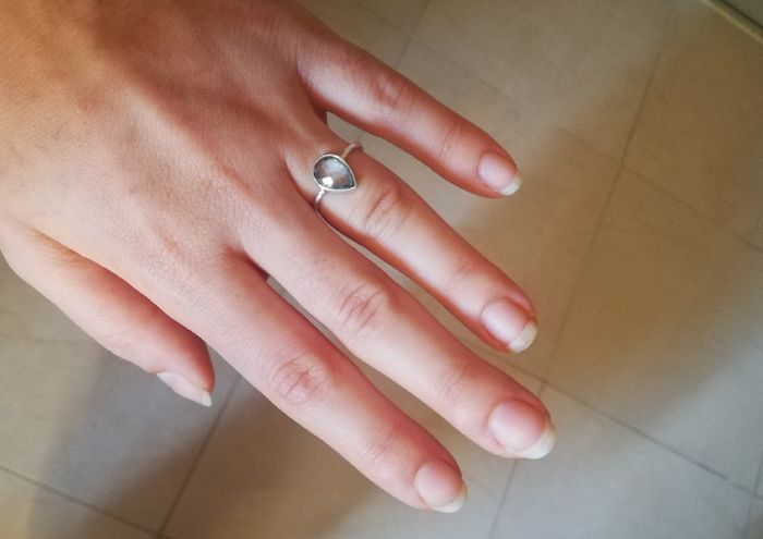 E ora mostraci una foto del tuo anello di fidanzamento! - 1