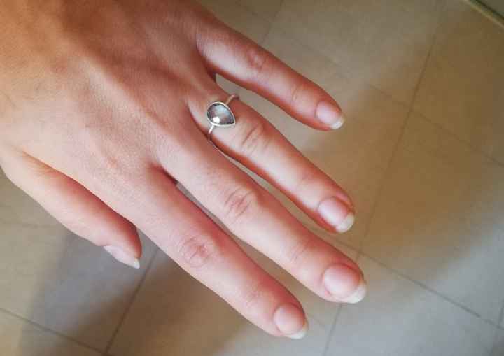 E ora mostraci una foto del tuo anello di fidanzamento! - 1