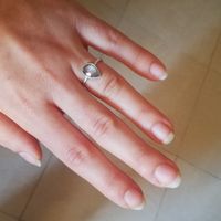 E ora mostraci una foto del tuo anello di fidanzamento! - 1