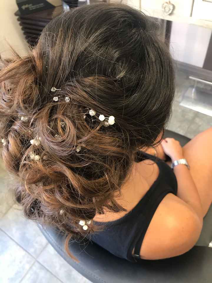 Acconciatura sciolta o semiraccolto mossa - 1