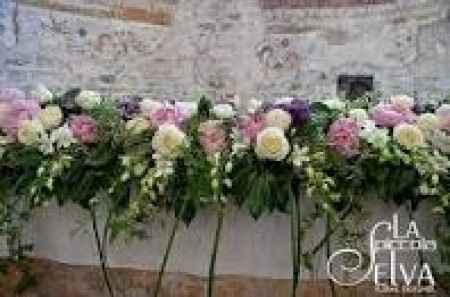 Addobo floreale nella chiesa - 5