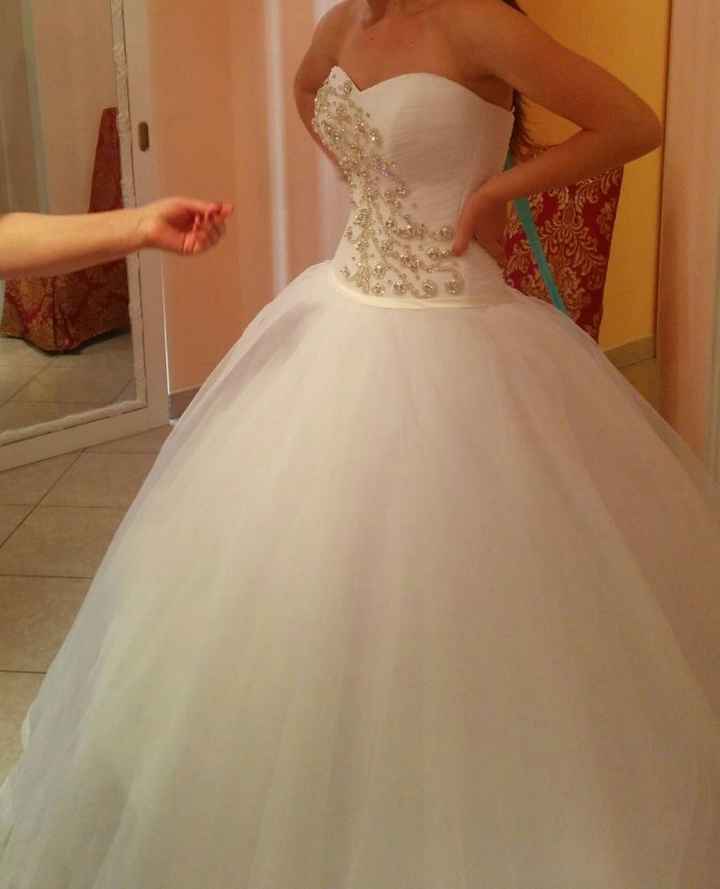 Abito da principessa con ampia gonna in tulle - 1