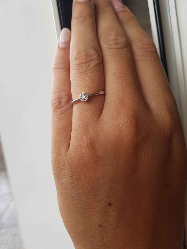 E ora mostraci una foto del tuo anello di fidanzamento! - 1