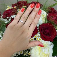 E ora mostraci una foto del tuo anello di fidanzamento! - 1