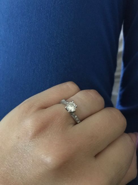 E ora mostraci una foto del tuo anello di fidanzamento! 10