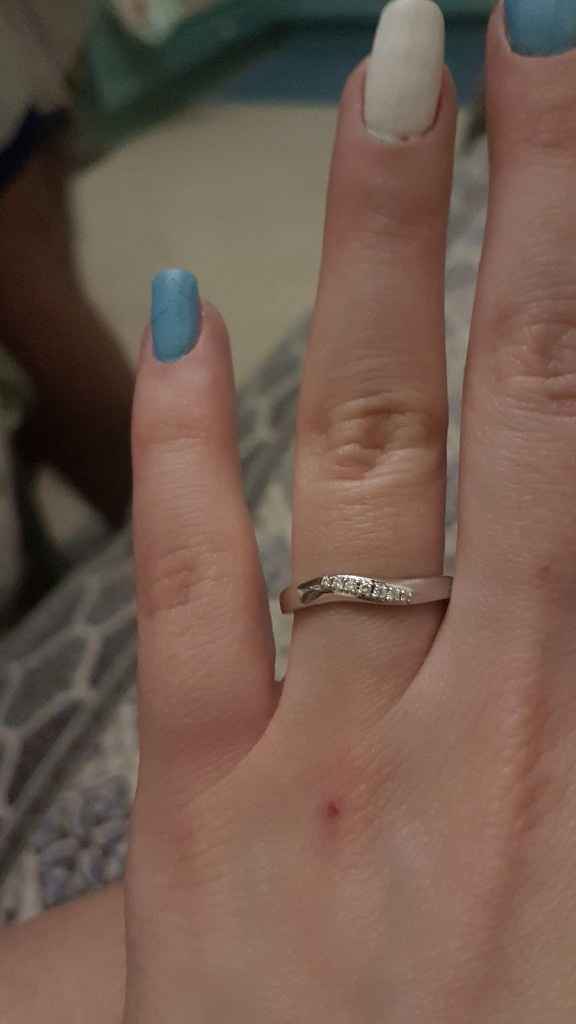 E ora mostraci una foto del tuo anello di fidanzamento! - 1