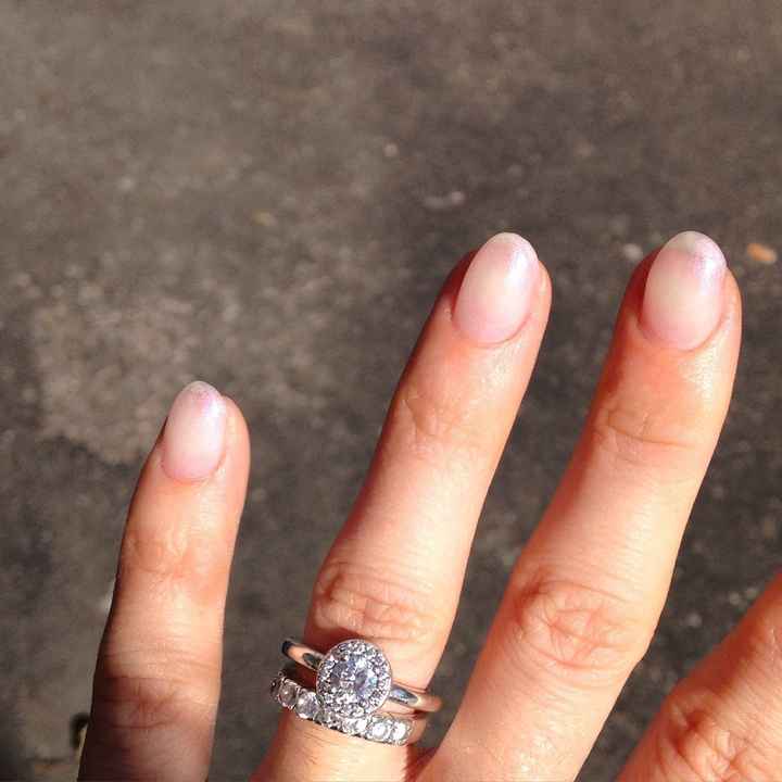 Mi fate vedere le vostre unghie - 1