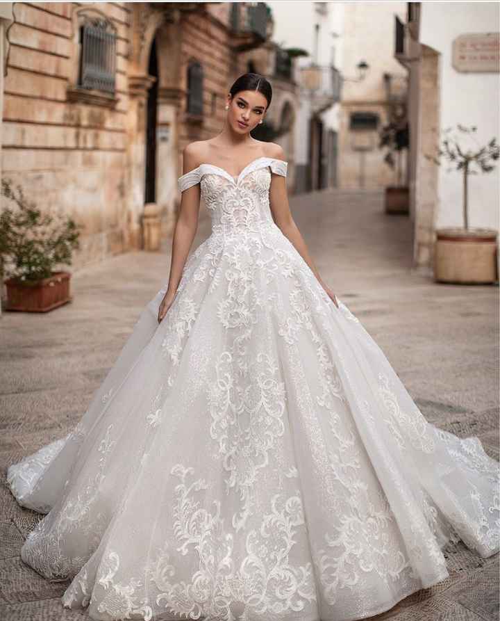 Accocciatura abito con scollo omerale - 1