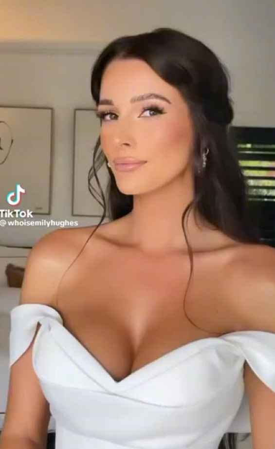 Accocciatura abito con scollo omerale - 6