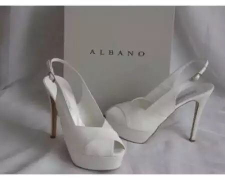 Aa cercasi scarpe - 1