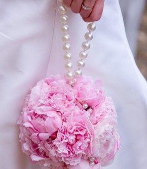 Bouquet della sposa compagno inseparabile della sposa: quali sono le caratteristiche principali del 