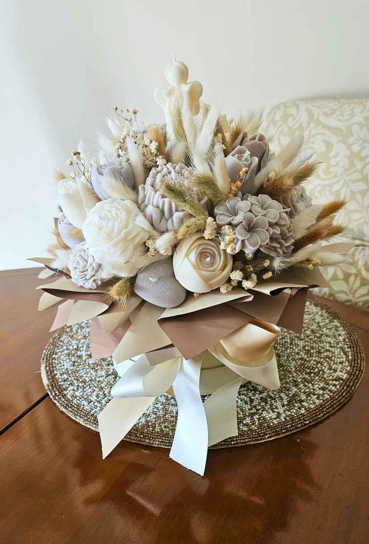 Bouquet di fiori di cera - 1