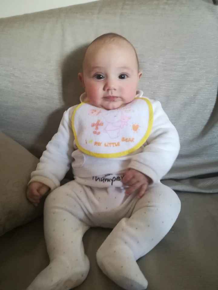 4 mesi e vuole stare sempre in braccio - 1