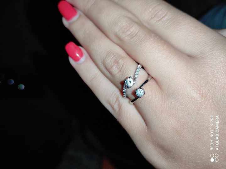 E ora mostraci una foto del tuo anello di fidanzamento! - 1