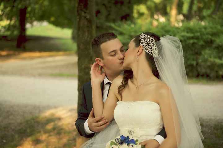 Bacio sotto la pineta