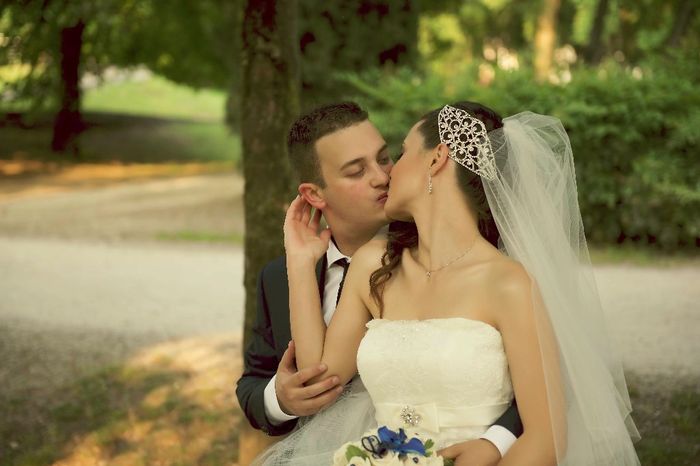 Bacio sotto la pineta