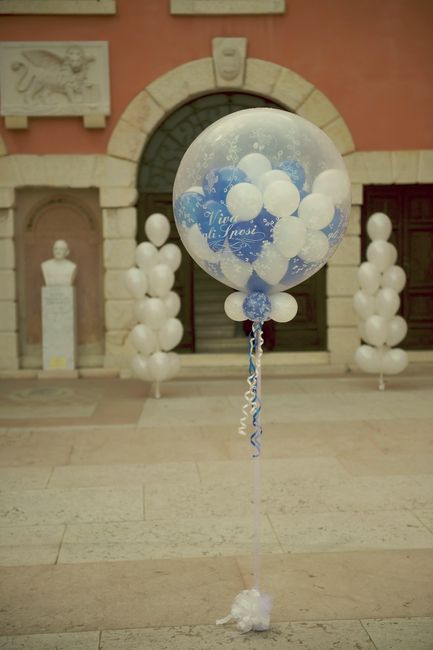 Pallone grande e palloncini