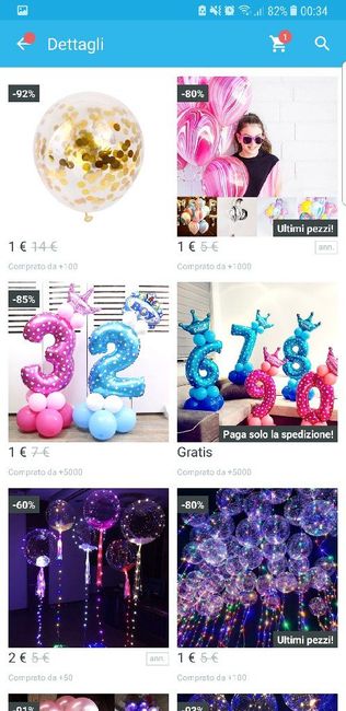 Palloncini all'uscita della chiesa. 1