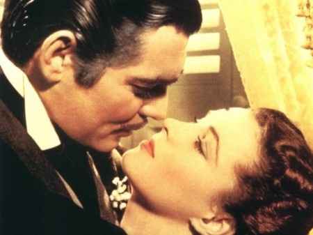 bacio epico: Clark Gable e Vivien Leigh in "Via col vento" 